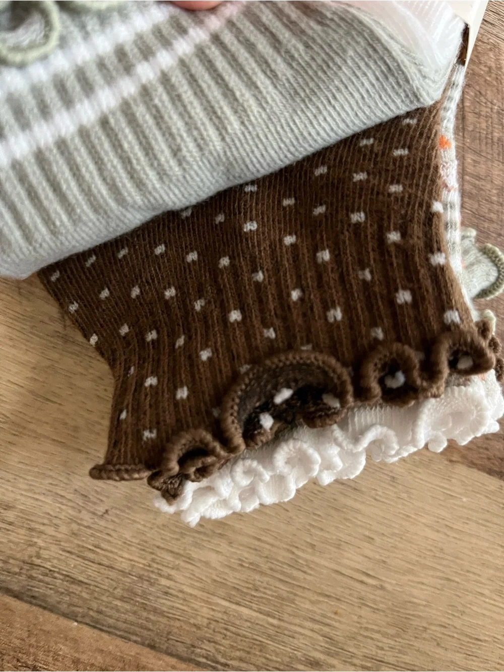 NWT Wild & Indigo Women’s Fall Pumpkin Spice Coffee Lettuce Ruffle Socks